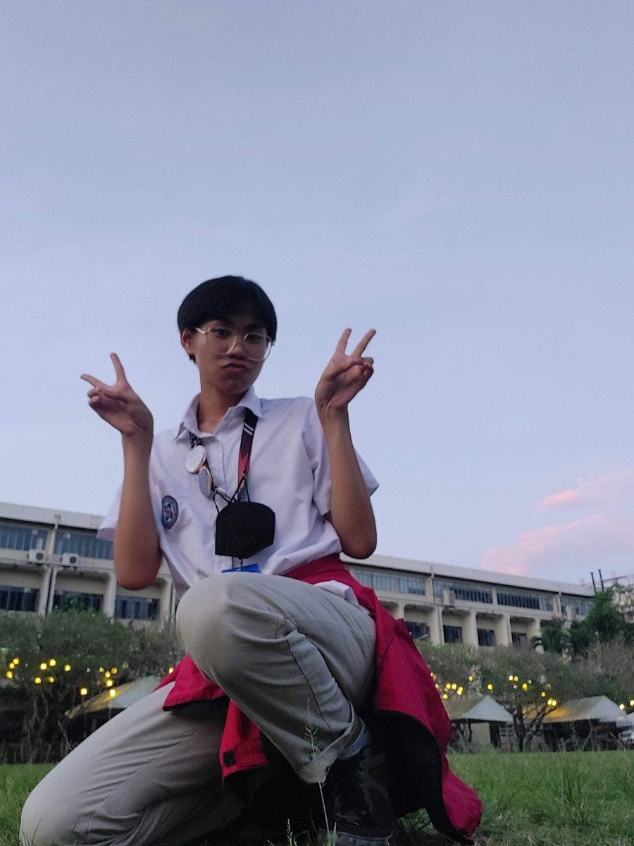 _yykrm's tweet photo. 4/6 Kita #2025isGradWaiting

For every month until graduation, I’ll be changing my profile picture to a photo for each year I was in high school.

to my favorite year

#Road25uccess #Ben25ingko #LapitNa2025 #TwentyVibe https://t.co/v9p9q0EEfQ