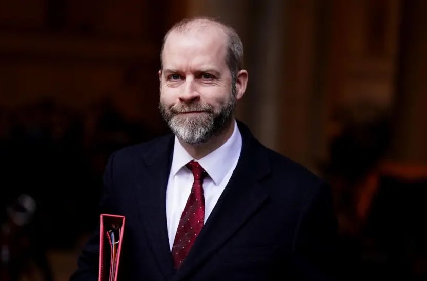 Best non-apology, ever! 😂

“I don't think it's a huge deal, but I should apologise if anyone has misunderstood what I meant."

No, <a href="/jreynoldsMP/">Jonathan Reynolds</a>, nobody misunderstood — you lied about being a solicitor. Resign.