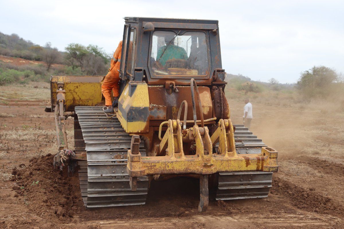 nps_ncck's tweet photo. Residents of Likoni village, Kalivu sub-location, have walked long distances for water. But with Likoni Earth Dam desilting underway, 400+ households will soon access clean water. Kudos to @KenyaNCCK ,@Foodgrains  &amp; @UnitedChurchCda  for making this possible #AFCON #pope https://t.co/cipLHKEpsz