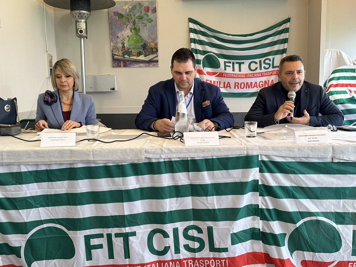 ManolaCavallaro's tweet photo. 25/02/25 assemblea congressuale FIT REGGIO EMILIA.Con il tema “cresciamo con trasporto”tante riflessioni-proposte-condivisione sui traporti nella provincia reggiana.Chiudiamo con l’elezione del segretario FIT REGGIO EMILIA: GAETANO CAPOZZA. Complimenti! grazie ai tanti delegati https://t.co/kHJL7mSy4s