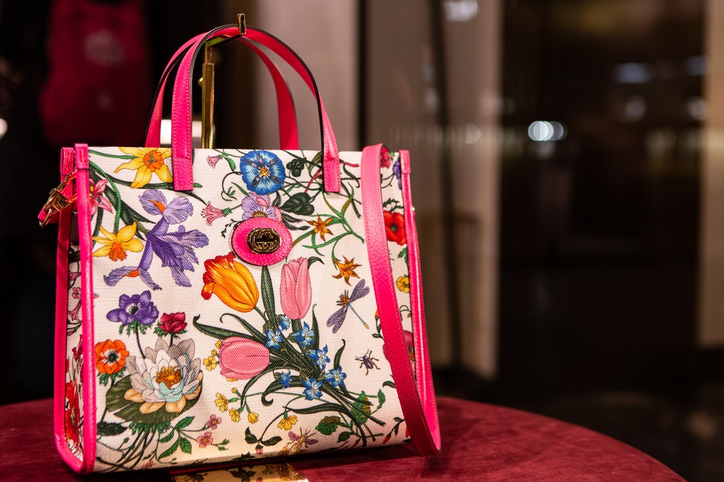 We buy designer handbags, watches and jewellery! Are you looking to turn your designer dreams into instant cash? 💸✨ Reach out today and let’s make it happen! 

#poshpawn #prestigepawnbrokers #prelovedluxury #designerhandbags #luxurywatches #highendjewellery