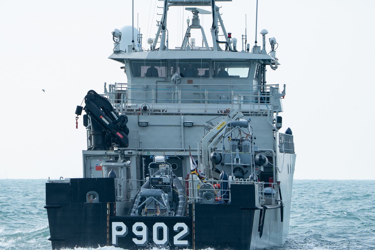 OPERA | 𝗦𝗮𝗳𝗲𝗴𝘂𝗮𝗿𝗱𝗶𝗻𝗴 𝗢𝘂𝗿 𝗪𝗮𝘁𝗲𝗿𝘀 🚨🌊

La semaine dernière, le patrouilleur Pollux a joué un rôle déterminant dans le contrôle des navires et la prévention d’activités illégales en mer du Nord. /3
<a href="/BelgiumDefence/">Belgian Defence</a>  <a href="/FODFinancien/">FOD Financiën</a>