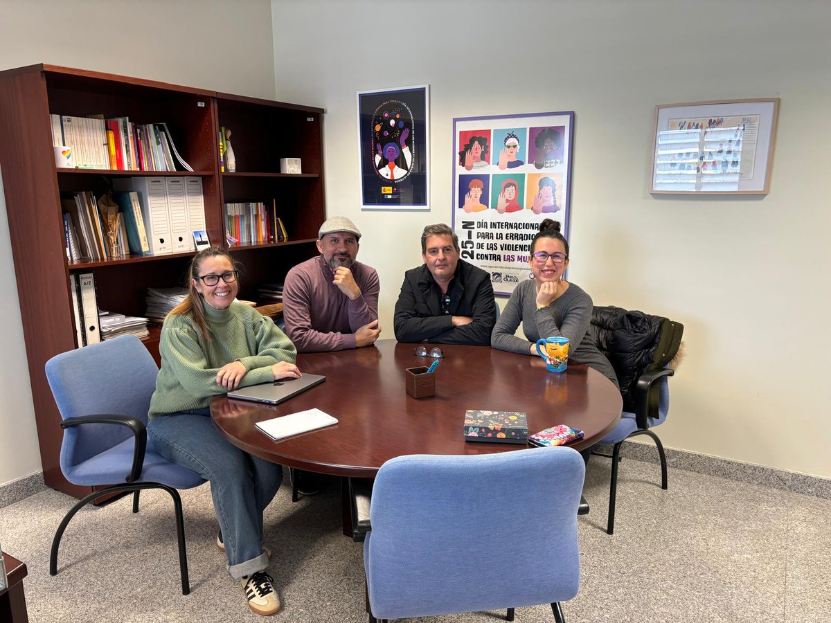 HowILearnedCode's tweet image. Reunión con Mónica Domínguez delegada del rector de la universidad #pabloolavide para la igualdad
Explorando vías de colaboración para formación #STEM con perspectiva de género y presentación de nuestros últimos proyectos #crafteum #supercodegirl #corresponsabilidad
@IgualdadUpo