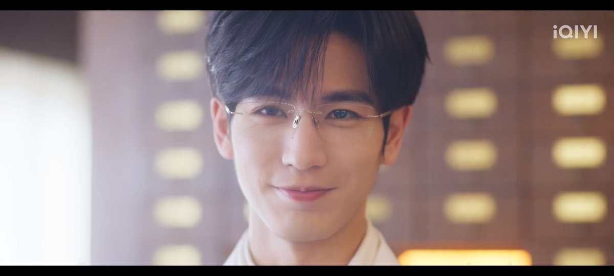 dandelions_star's tweet photo. I'm watching #TheBestThing because of the plot.

The plot = handsome and glowing face of #ZhangLinghe. https://t.co/0EytBuYqCN