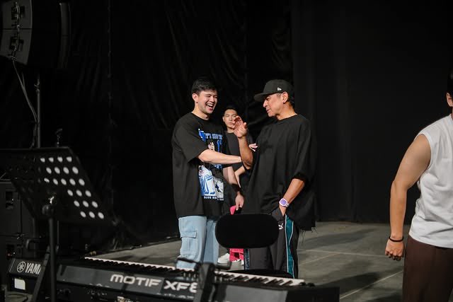 rayvercruzdaily's tweet photo. #PureEnergyOneMoreTime rehearsal photos
ig: gerardcayco
#RayverCruz • @RAYVERCRUZ20 https://t.co/61zrVn3ia7