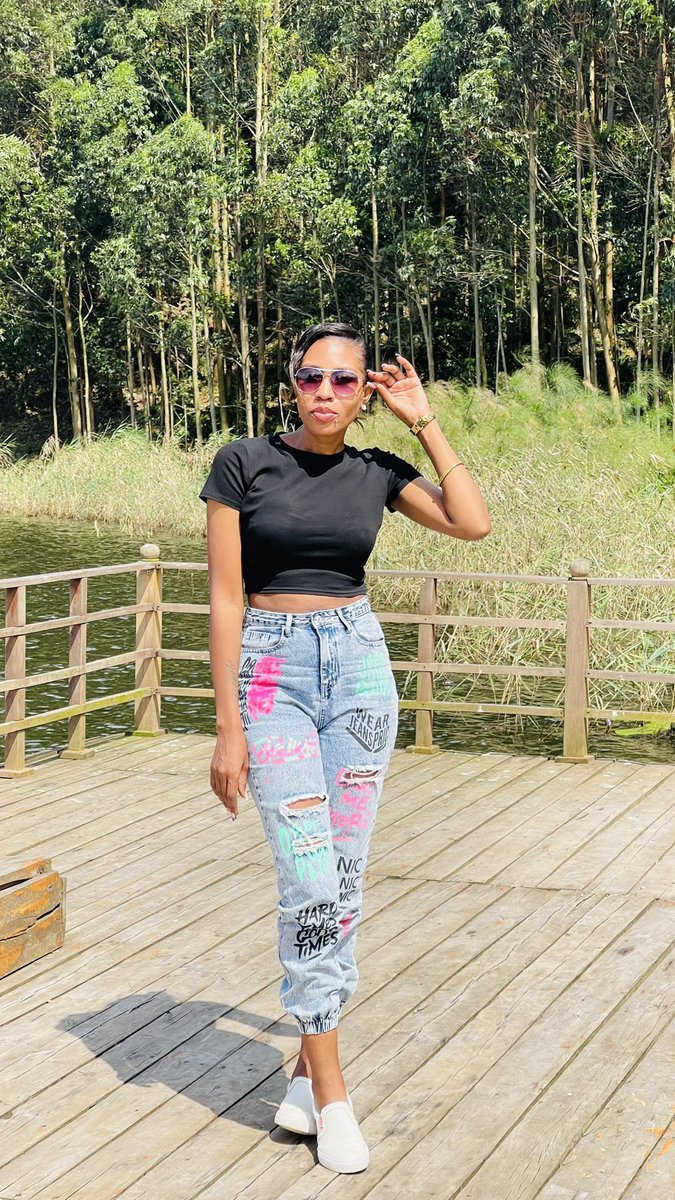 KanunguJuiceMo's tweet photo. What about a Tuesday chill at #lakemutanda 
#RamburaUganda https://t.co/tBW65pY1Ci