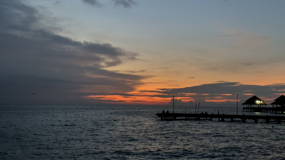sunmezeter's tweet photo. the sunset is beautiful, isn’t it? https://t.co/oUvVCXXFoB