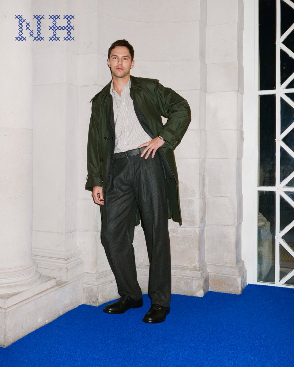 Burberry's tweet photo. Guests at the gallery

Our Winter 2025 show was attended by a host of global talent from the worlds of music, fashion, sports, film and the arts, including Nicola Peltz Beckham, Brooklyn Peltz Beckham, Nicholas Hoult, Camila Mendes, Charlie Heaton and Natalia Dyer

https://t.co/3JPmJVzMAG