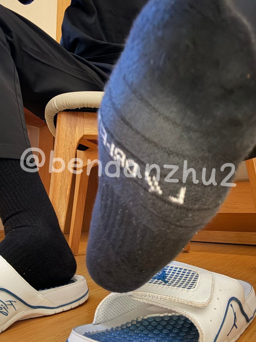 bendanzhu2's tweet photo. ATM傻逼无脑狗🐶想不想被黑袜脚底一脚踩爆🤑这样才能疏通狗脑🧠吧？赶紧来上供
#大屌 #粗黑直 #高中 #1S #体育生s  #奴 #ATM奴 https://t.co/fGGc9VB53A