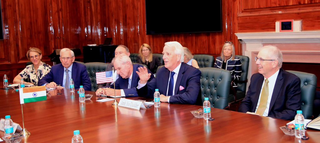 SpokespersonMoD's tweet image. The Defence Secretary Shri Rajesh Kumar Singh today met with the @ChicagoCouncil on #GlobalAffairs, holding discussions with Ambassador Ivo Daalder and a delegation of distinguished members. The meeting focused on strengthening global #securitycooperation, strategic partnerships,