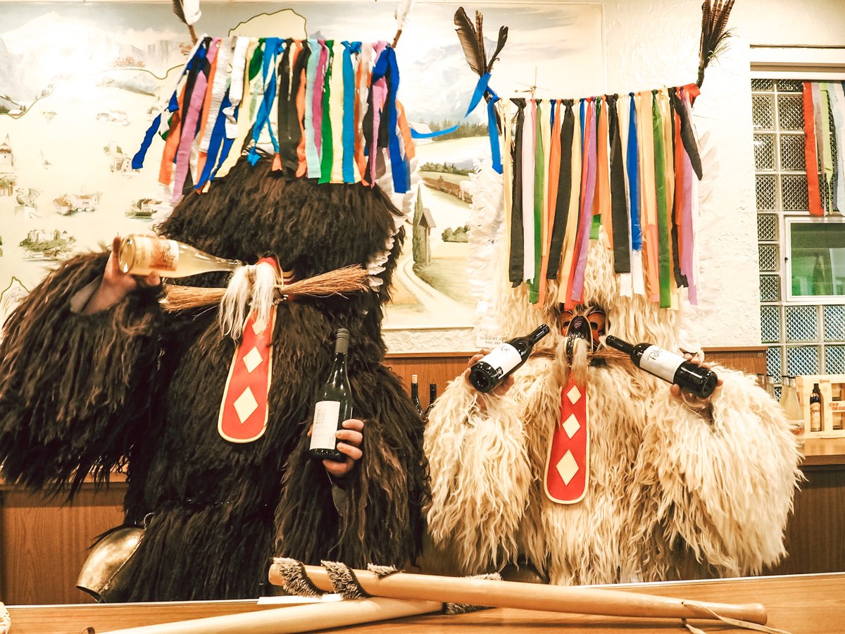 WINE TASTING TONIGHT! Join us at 7PM at Slovenian National Home! For more info and to reserve your ticket, click here: ticketleap.events/tickets/clevel…