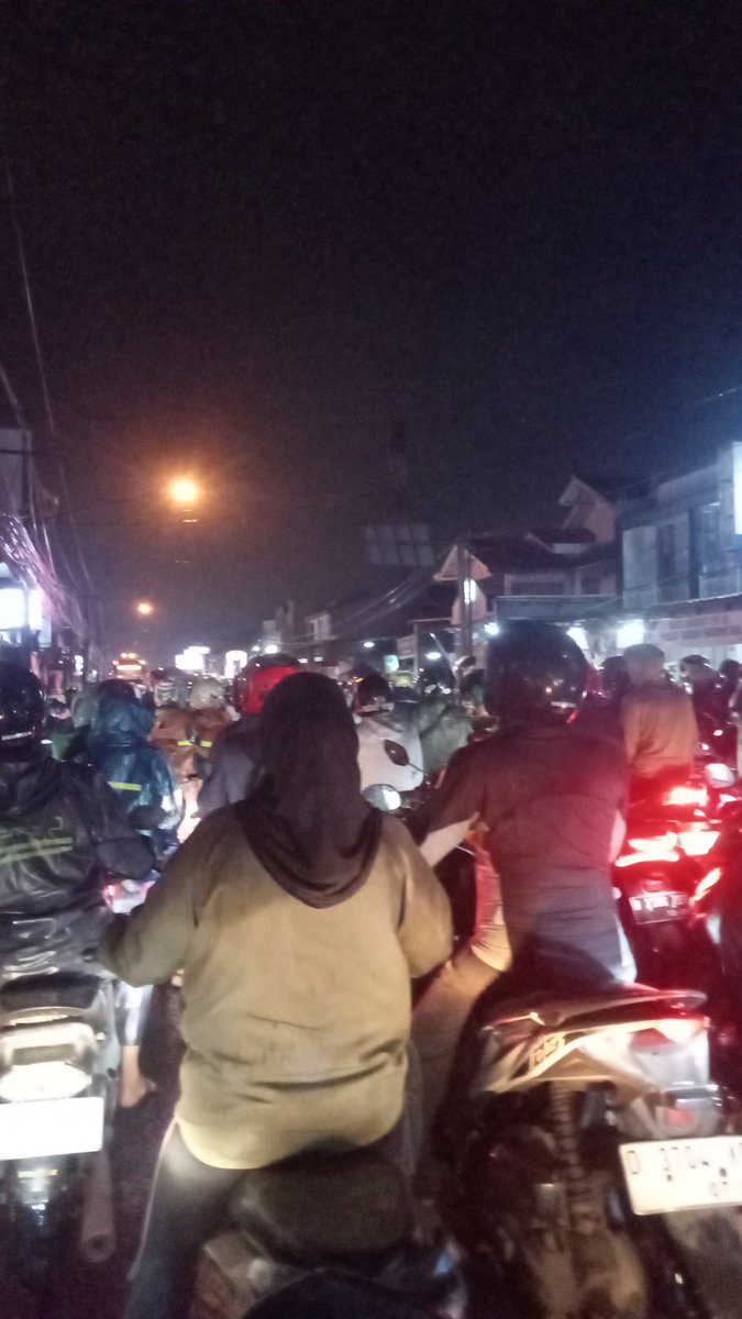 Aspaan, bandung romantis ketika hujan.
The real bandung ketika hujan: