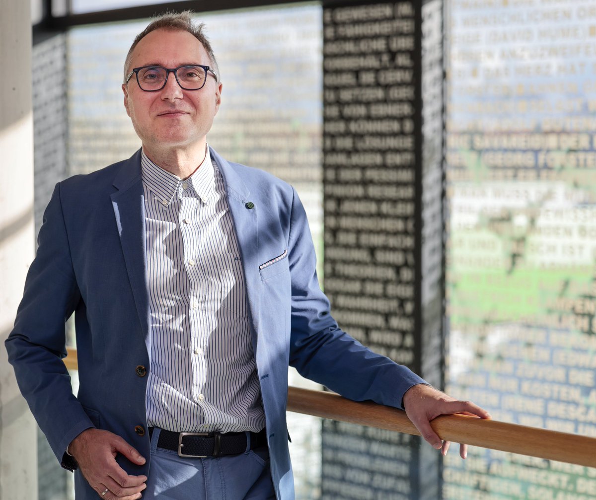 @populismstudies (@populismstudies) on Twitter photo 📢 ECPS Interview 🎙️
🔍 Professor Arzheimer: AfD’s Surge is a Game-Changer in Post-War German Politics 🇩🇪
Interview by Selcuk Gultasli
🎙️In an insightful discussion with Professor Kai Arzheimer (<a href="/kai_arzheimer/">Kai Arzheimer 🇪🇺</a>) , a leading expert on far-right politics, we examine the 📢 ECPS Interview 🎙️
🔍 Professor Arzheimer: AfD’s Surge is a Game-Changer in Post-War German Politics 🇩🇪
Interview by Selcuk Gultasli
🎙️In an insightful discussion with Professor Kai Arzheimer (<a href="/kai_arzheimer/">Kai Arzheimer 🇪🇺</a>) , a leading expert on far-right politics, we examine the