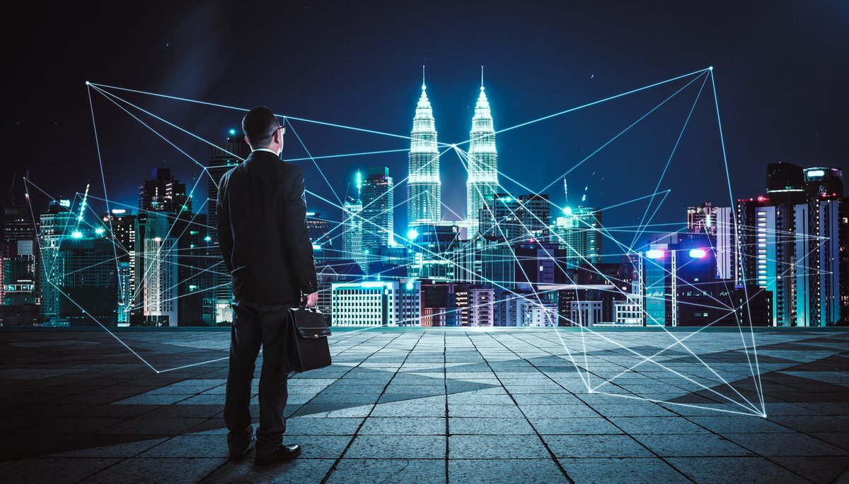 Gen AI is transforming #LegalTech, but without a strategy, firms risk inefficiency &amp; security issues. Start small, focus on practical use cases &amp; build confidence. Smart #AIAdoption leads to real impact. 

Learn how we can help you with this at: simplexico.ai