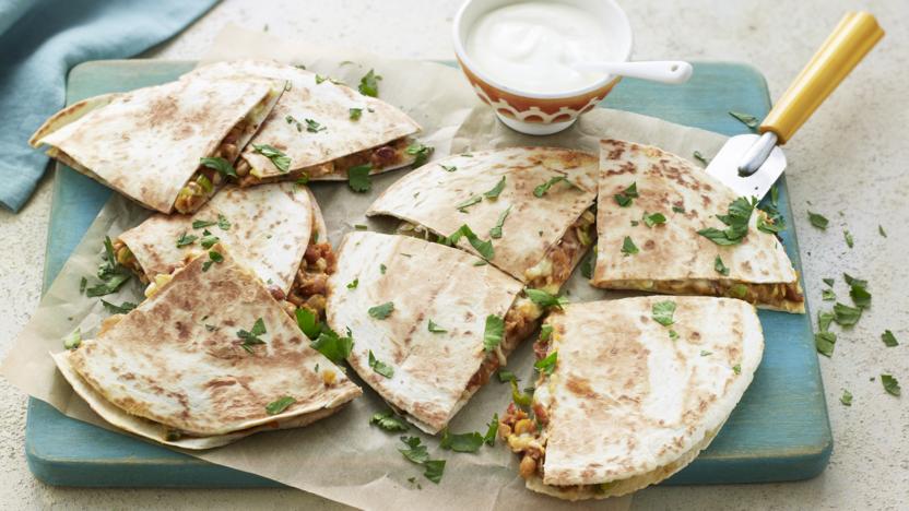 BBCWales's tweet photo. These healthy lunch ideas from #BBCFood can be made in advance, and help you avoid late-afternoon snacking 🍲
https://t.co/Nj1ONaUhS8 https://t.co/5XBUZ3y5rH