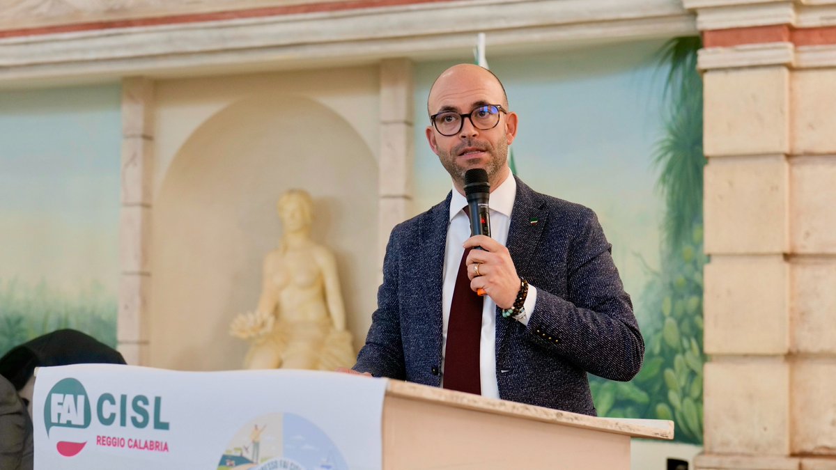 Fai_ReggioCal's tweet photo. VIII Congresso FAI CISL Reggio Calabria #AlimentailFuturo.
Gli interventi del Segretario Generale @FaiCislCalabria  Michele Sapia, della Segretaria Generale @CislRc Nausica Sbarra e le conclusioni del Segretario nazionale @fai_cisl Patrizio Giorni. https://t.co/N5Xmg0a1Yd