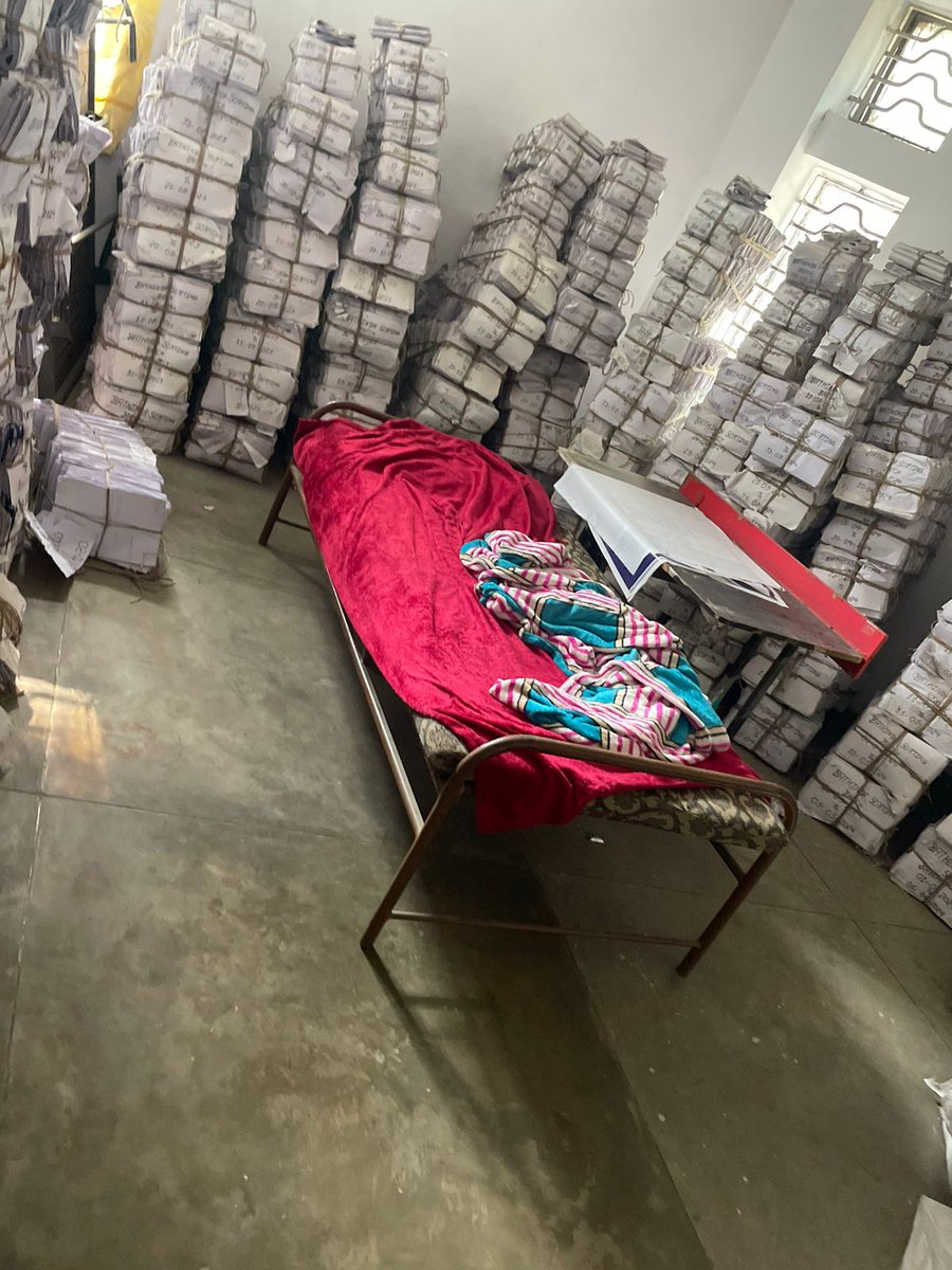 YadwinderS68073's tweet photo. वैसे तो SRO Bathinda ऑफिस से गायब होना अपना अधिकार समझती है, अगर गलती से ऑफिस आ जाए तो आराम का इंतजाम किया हुआ है | SSRM लुधियाना और ASRM (hq) लुधियाना IRM Patiala आंख बंद कर मौन है| मजबूरी ये अधिकारी ही बता सकते है @IndiaPostOffice @cpmgpunjab @JM_Scindia https://t.co/1HUpQcDFNU