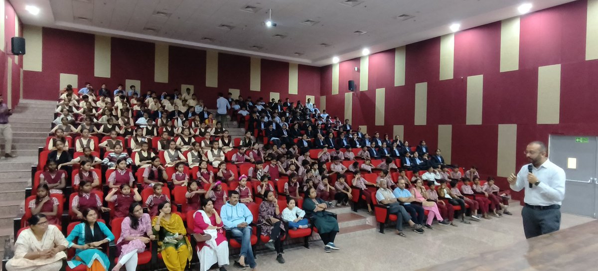 sbrana777's tweet photo. Empowering a sustainable future with AI! @RSCBhavnagar celebrates #NationalScienceDay by highlighting the role of #ArtificialIntelligence in driving sustainable development! Join us!#scienceandinnovation #youthempowerment #viksitbharat #scienceandtechnology #sciencecarnival https://t.co/VwOSCqo6LT