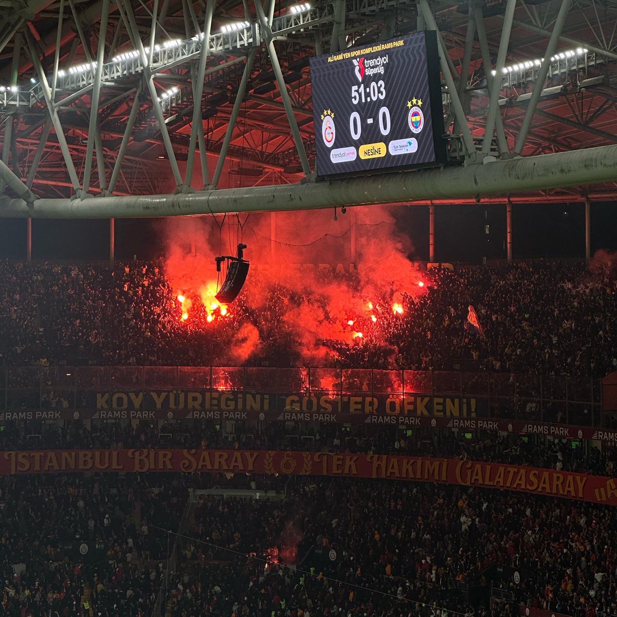 Evrendeki en büyük gösteri senin sevgini yaşamakla başlar.. <a href="/Fenerbahce/">Fenerbahçe SK</a>