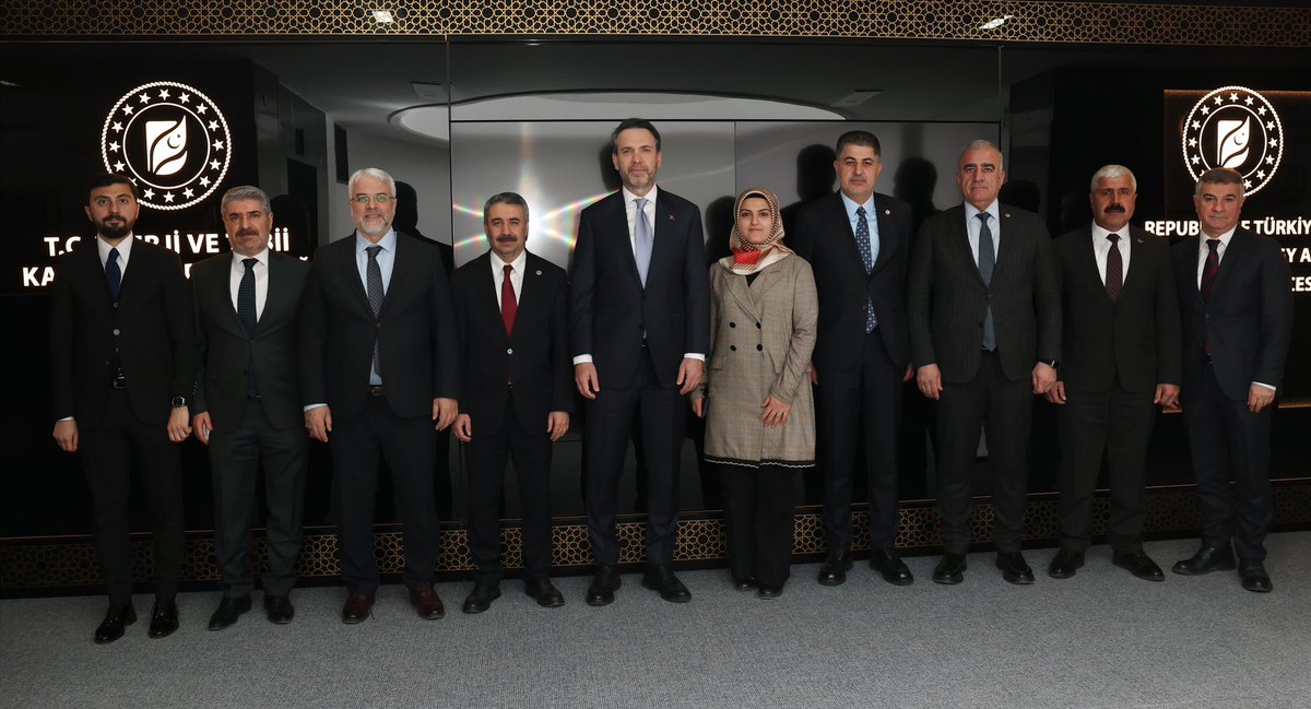 Hüseyin Özhan (@huseyinozhan_) on Twitter photo Enerji ve Tabii Kaynaklar Bakanımız Sayın Alparslan Bayraktar’ı, Milletvekillerimiz <a href="/Mustafaalkayis/">Av. Mustafa Alkayış</a> <a href="/dr_ishaksan/">Doç.Dr.İshak Şan</a> , İl Başkanımız <a href="/fbulentkablann/">Faruk Bülent Kablan</a> , Kadın Kolları Başkanımız <a href="/AvSalihaDiler/">Av. Saliha DİLER</a> , Gençlik Kolları Başkanımız <a href="/ramazancetin02/">Ramazan ÇETİN</a> ve Belediye Başkanlarımız ile birlikte ziyaret Enerji ve Tabii Kaynaklar Bakanımız Sayın Alparslan Bayraktar’ı, Milletvekillerimiz <a href="/Mustafaalkayis/">Av. Mustafa Alkayış</a> <a href="/dr_ishaksan/">Doç.Dr.İshak Şan</a> , İl Başkanımız <a href="/fbulentkablann/">Faruk Bülent Kablan</a> , Kadın Kolları Başkanımız <a href="/AvSalihaDiler/">Av. Saliha DİLER</a> , Gençlik Kolları Başkanımız <a href="/ramazancetin02/">Ramazan ÇETİN</a> ve Belediye Başkanlarımız ile birlikte ziyaret