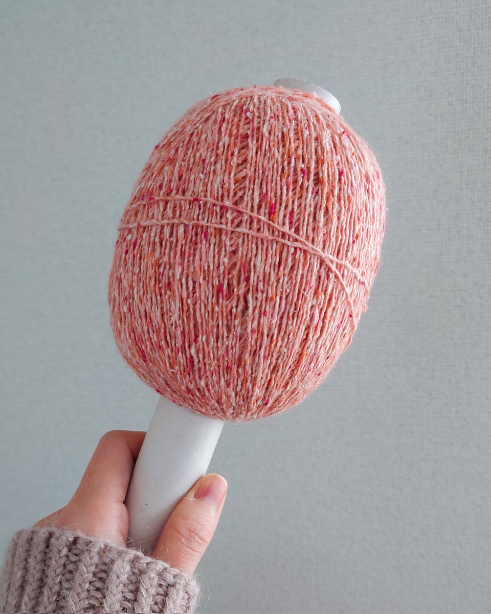 aketako0105's tweet photo. たのし〜🤩✨

ちなみに真ん中の糸はこの前ほどいていた糸です🧶
早速使えてよかった❤️

#ribstitch_sweater
#testknit https://t.co/oCAbtl3jH6