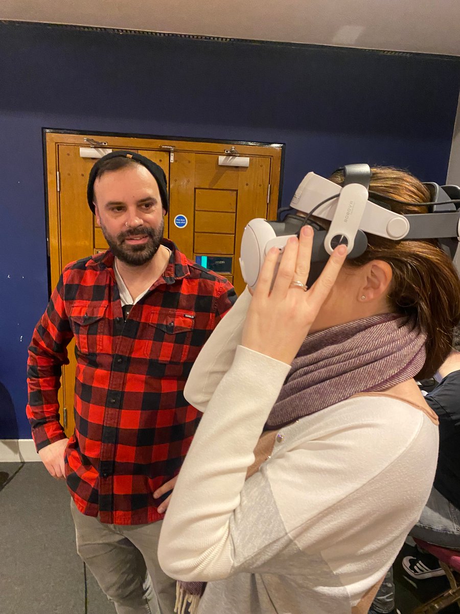 ConnectingCambs's tweet image. Live music meets cutting-edge 5G technology! We&apos;re almost halfway through Day 2 of the #COREHDD 5G trial.

Smith &amp;amp; Brewer took to the @CambridgeCornEx stage, performing in front of a green screen while some of the audience experienced the world’s first live Augmented Reality gig!