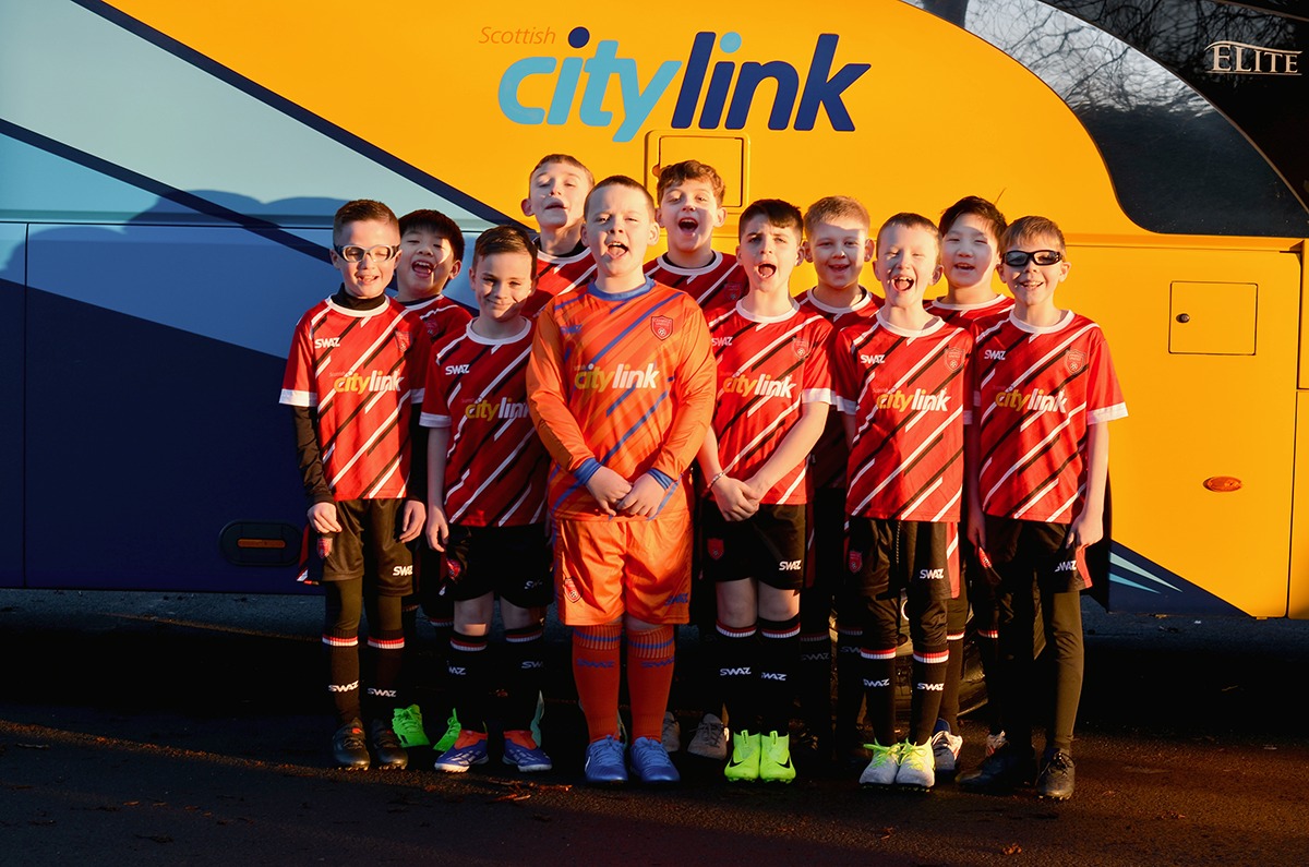 swaz_football's tweet photo. We’ve loved teaming up with the Glasgow-based club @CarmyleUtdFC this season! ⚽💙 From their slick, matching home and away kits to a top-tier range of teamwear, they’re looking every bit the part — on and off the pitch. 💪🔥 https://t.co/vbNSLTv8wu