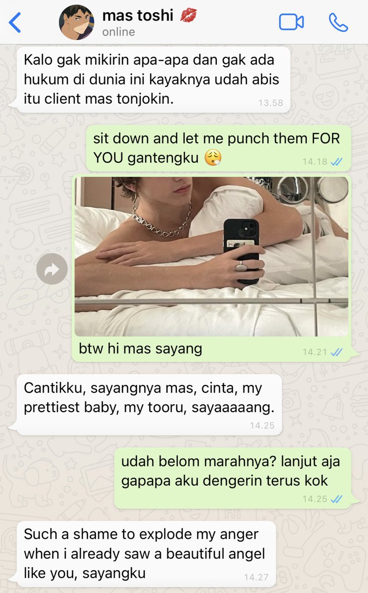 #haikyuu #ushioi short au 

— ushijima (40) and his one and only weakness, oikawa (26)