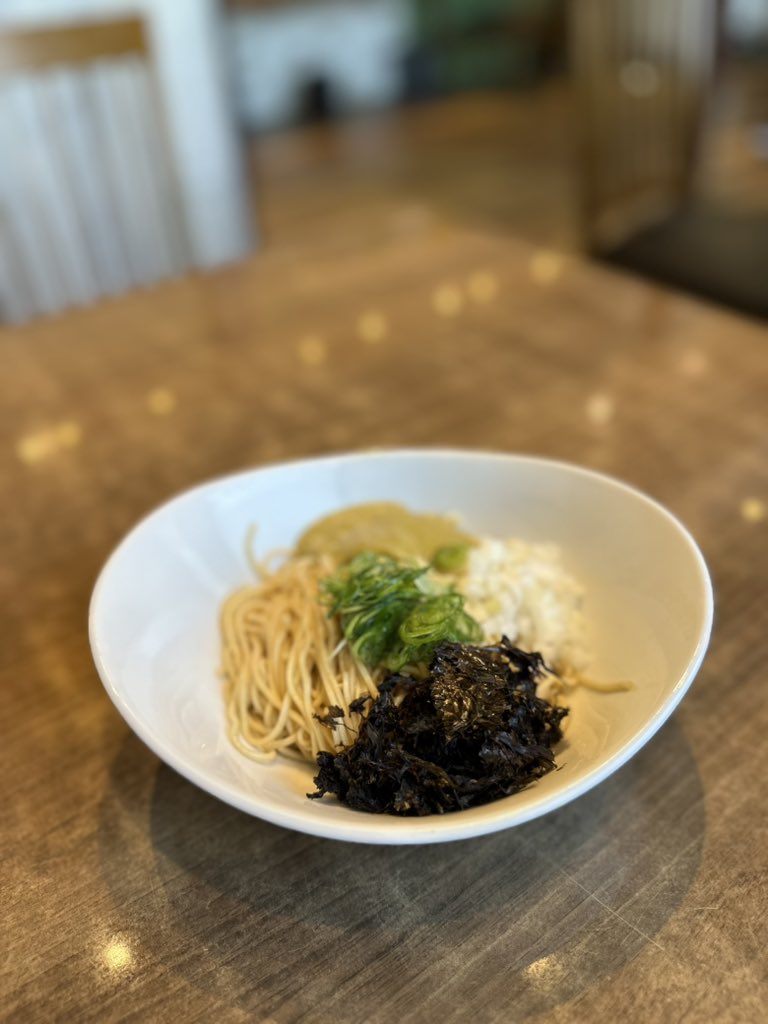 kuramon_photos's tweet image. 動物園は休園日だったけど
fishmenさんに行けたからヨシっ！
SCZに行く時によくお世話になるよしかわさんグループのお店。

牡蠣の和え玉うまかったー

#よしかわ
#fishmen 
#ラーメン