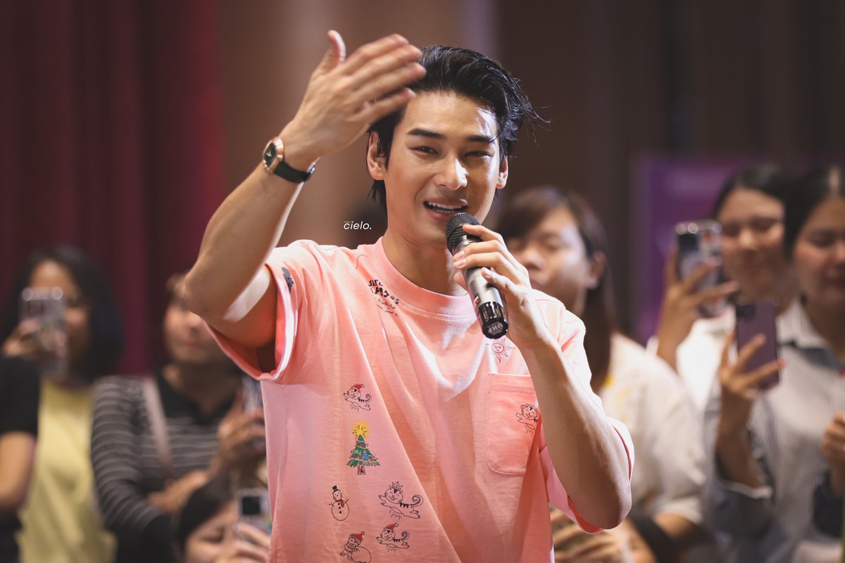 ทุกคนค้าบบบ มาถ่ายรูปกันนนน 

— #vivoV50xAPO

꒰ <a href="/Nnattawin1/">Nnattawin</a> ꒱ 
#APONattawin┊#apocolleagues     

📸 • #aponcielopic ◡̈