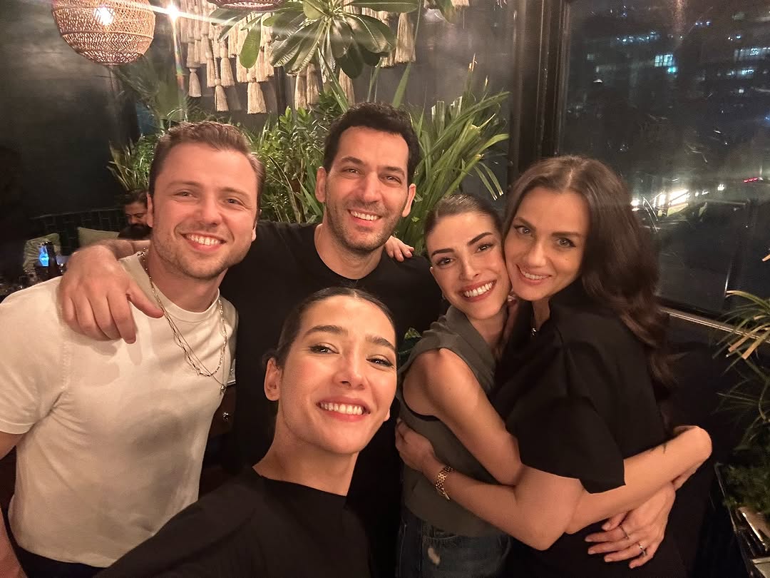 fanları birbirlerini yerken onlar ✨️✨️