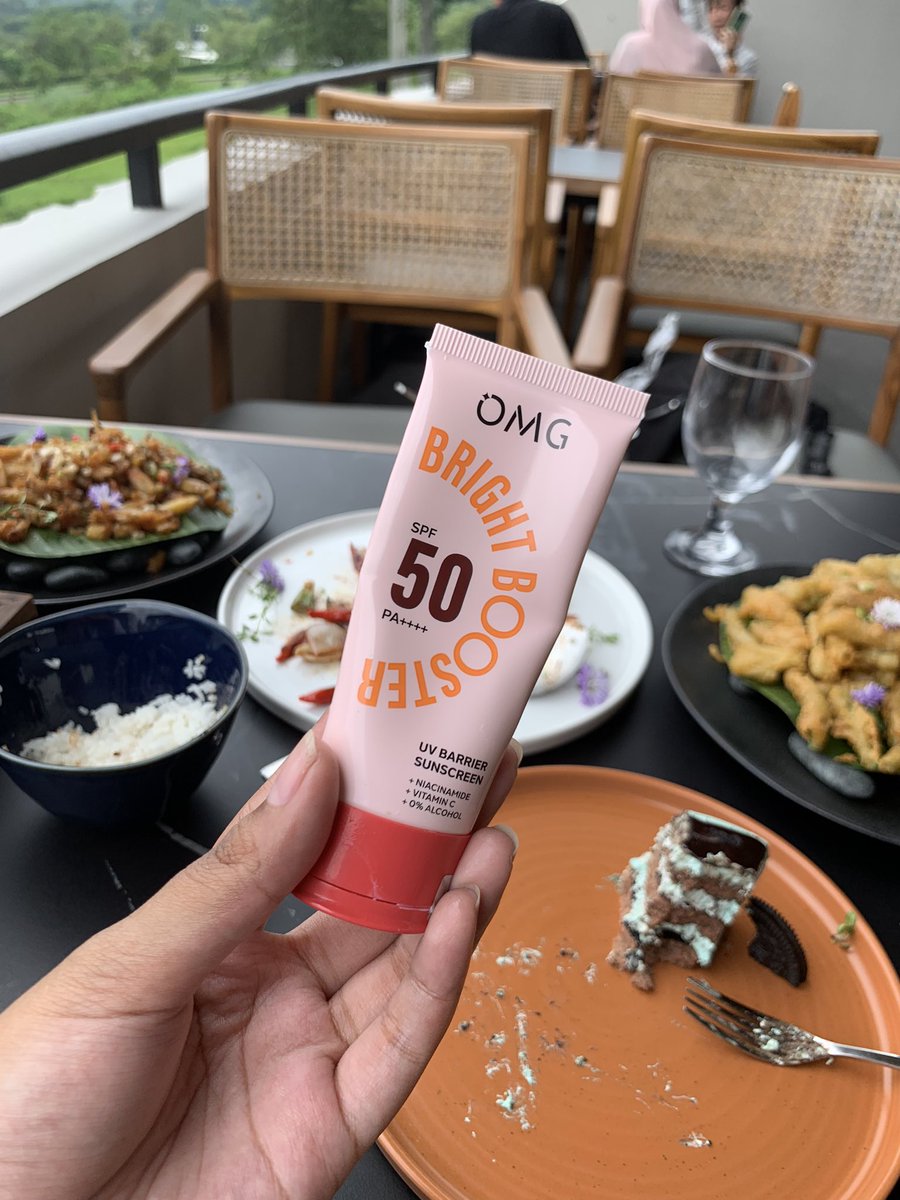 thisiskiaaa's tweet photo. Emang boleh se FOMO ini😩🙌🏻

sunscreen paling nyaman untuk olahraga nih! jujur udah habis banyak banget dari yang tube lama dan skrg cobain yang baru.

dari packaging aja udah lebih cute dan lebih modern ya. dari segi texture juga menurutku beneran lebih improved https://t.co/0GSqBPM4qh
