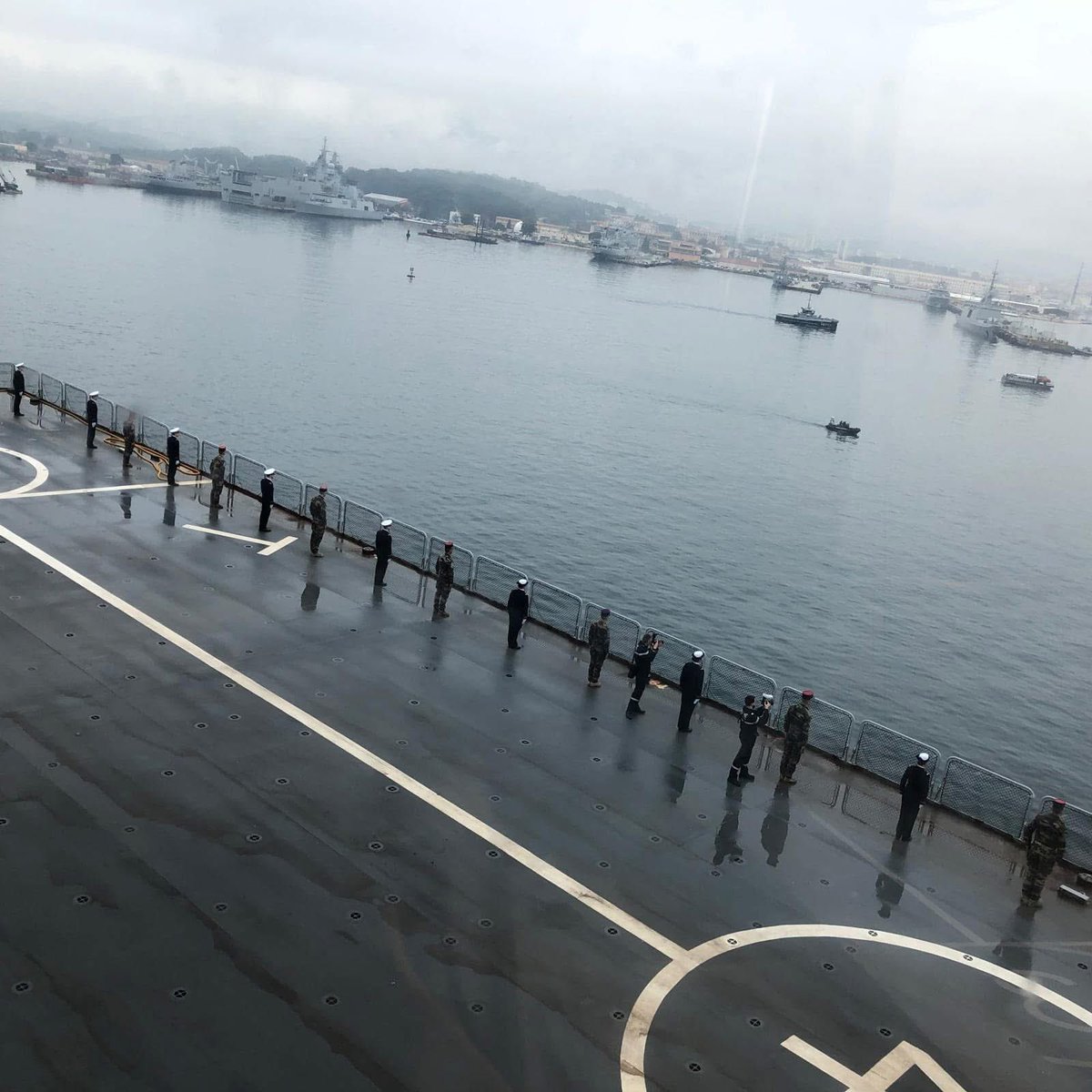 Ecole des commissaires des armées - ECA (@ecarmees) on Twitter photo Les commissaires élèves d’ancrage #marine de la promotion Rhin et Danube ont embarqué sur la mission Jeanne d’Arc 2025 aux côtés de leurs camarades de l’<a href="/Ecole_navale/">École navale</a>. Les commissaires élèves d’ancrage #marine de la promotion Rhin et Danube ont embarqué sur la mission Jeanne d’Arc 2025 aux côtés de leurs camarades de l’<a href="/Ecole_navale/">École navale</a>.