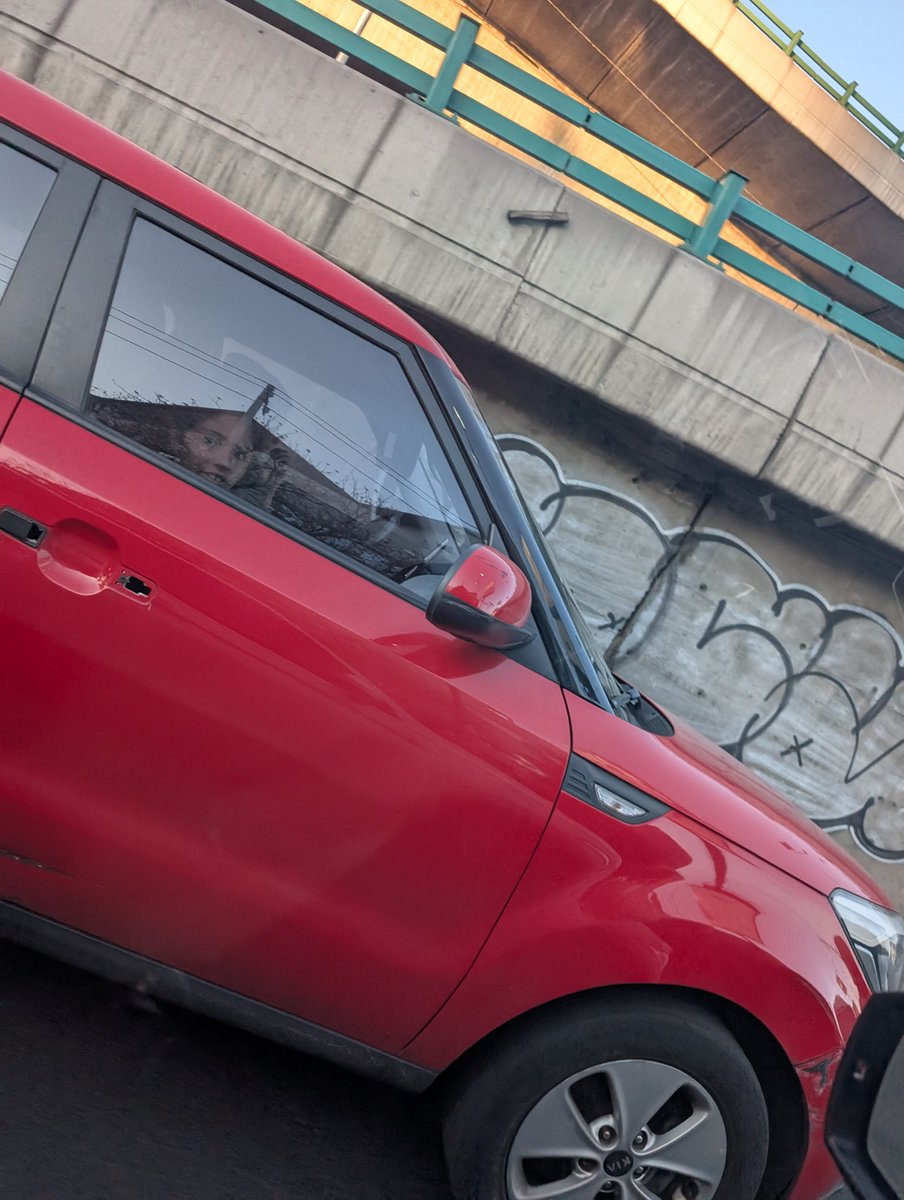 ori_1010's tweet photo. @OVIALCDMX favor de ubicar este auto, ha estado intentando chocarme en repetidas ocasiones a mi y otros autos.. https://t.co/qrw0vBBlTq