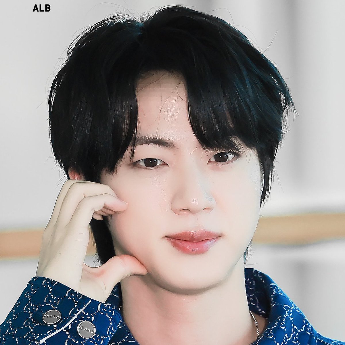 jinnda1204's tweet photo. @SKPopCulture World wide handsome Jin 🩷💕

GUCCI SUPERSTAR JIN
#JinxGucciFW25 #MFW
#Jin #GucciFW25 @gucci https://t.co/NX4aruue9z