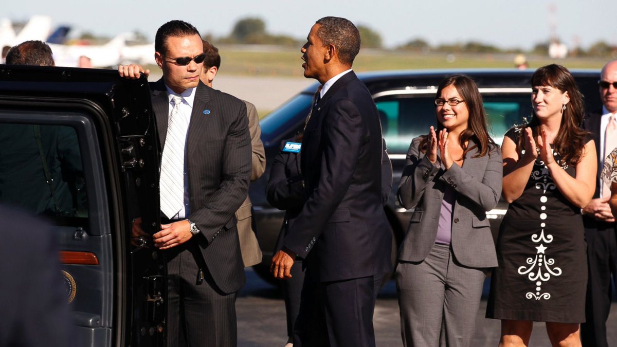stampx's tweet photo. @Mr_HTWilson @EricLDaugh Here is a photo of him literally guarding President Obama... https://t.co/GixMDRUZ3f