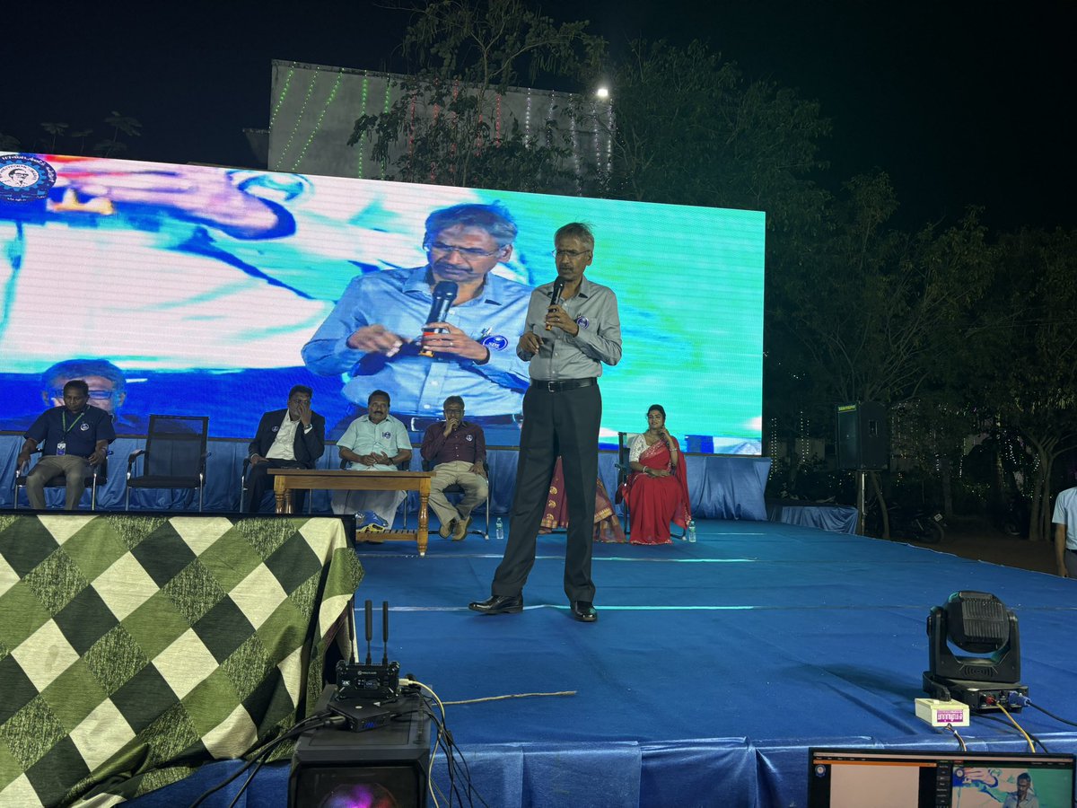 SDSSELVAM's tweet image. சிறப்பு விருந்தினரின் சிறப்புரை…..!

பட்டுக்கோட்டை,
எஸ்.டி.எஸ் பாலிடெக்னிக் கல்லூரியின்
கல்லூரி விழாவை நேரலையில் 
கண்டு மகிழுங்கள்.!

Youtube link: youtube.com/live/kPJicmb2P…
Facebook link:
facebook.com/share/19xA9kiQ…

#SDS #SDSPolytechnicCollege #SDSPC #SDSS #SDSSELVAM…