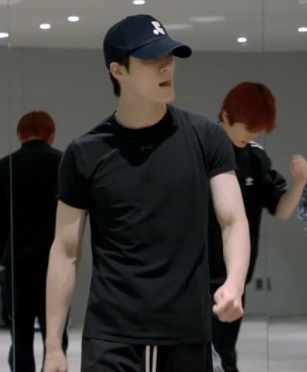 jenobubz's tweet photo. harta tahta LEE JENO KAOS ITEM https://t.co/a81kiGn9iN