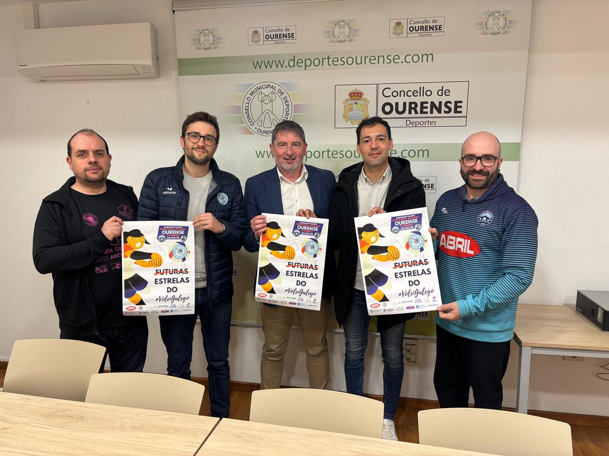 DeputacionOU's tweet image. O asesor de Política Deportiva, Diego Enrique Álvarez, na presentación do campionato prebenxamín e benxamín de volei. A Deputación, co #voleigalego