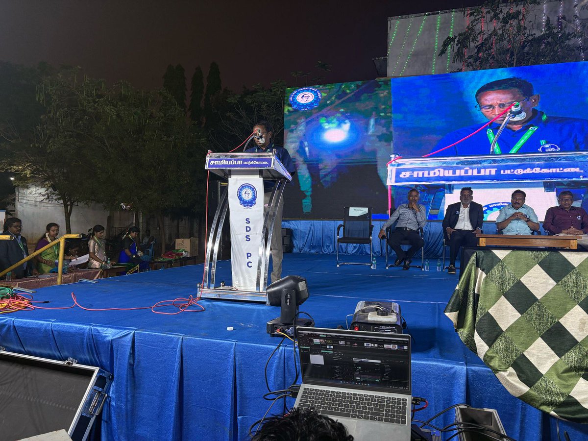 SDSSELVAM's tweet image. எஸ்.டி.எஸ் பாலிடெக்னிக் கல்லூரியின் முதல்வர், கல்லூரி ஆண்டறிக்கை வாசித்த போது...

எஸ்.டி.எஸ் பாலிடெக்னிக் கல்லூரியின் கல்லூரி விழாவை நேரலையில் 
கண்டு மகிழுங்கள்...!

Youtube link:
youtube.com/live/kPJicmb2P…
Facebook link:
facebook.com/share/19xA9kiQ…

#SDS #SDSPolytechnicCollege…