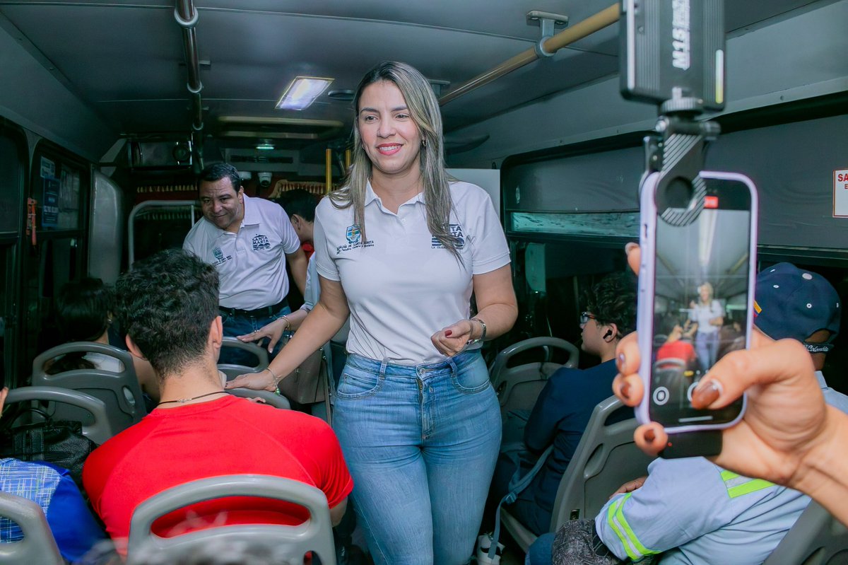 Unimagdalena's tweet photo. 🚍 ¡Más seguridad y comodidad con “Mi bus en la U”!

Gracias a nuestra alianza con la @SantaMartaDTCH a través del @SETPSANTAMARTA, hemos implementamos una ruta nocturna (de 7 p.m. - 10 p.m.), que mejora el acceso al transporte público para la comunidad universitaria.🙌🏽

SIGUE ⬇️ https://t.co/dudzbI07CU