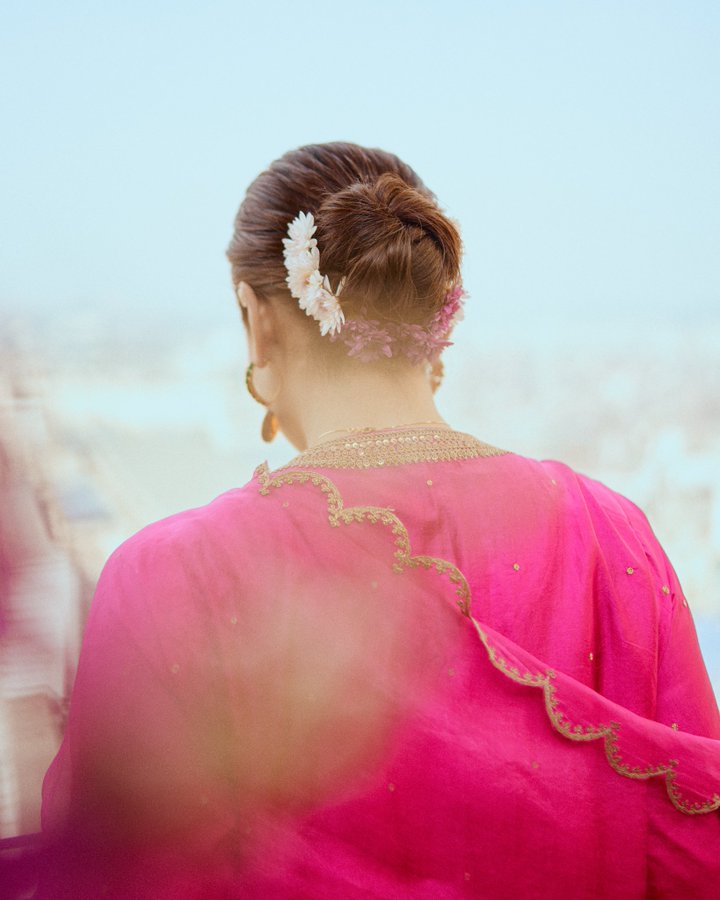 दिल तोड़ देती हैं यह खूबसूरती सी 🦋परिया🦋

इसलिए  जरुरी है  बना कर  रखें  इनसे  दूरियाँ 🙈