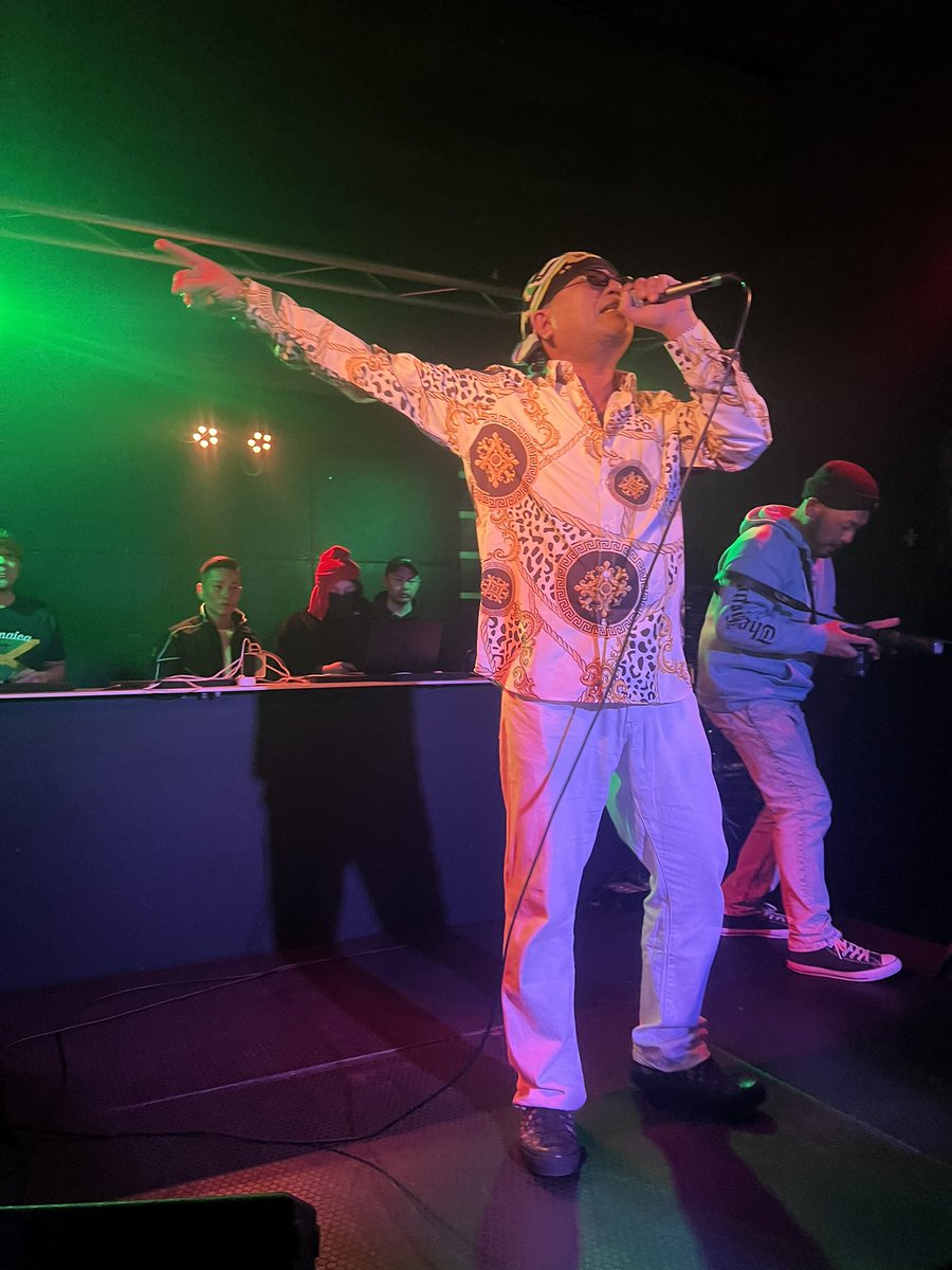 yudai_reggae_'s tweet photo. 2/22 大阪で「#AREACODESENSHU」
🇺🇸ニューヨークから #STEREOFIVE
🇯🇲ジャマイカから #JIGSYKING
めちゃめちゃ熱い夜でした🔥
ジグシーキングのバイブス満点だったな〜
ステレオ5のダブもしぶかった🔥
#kingjam #burndown #rockwave
#newyork #jamaica https://t.co/edt8kGBnYJ