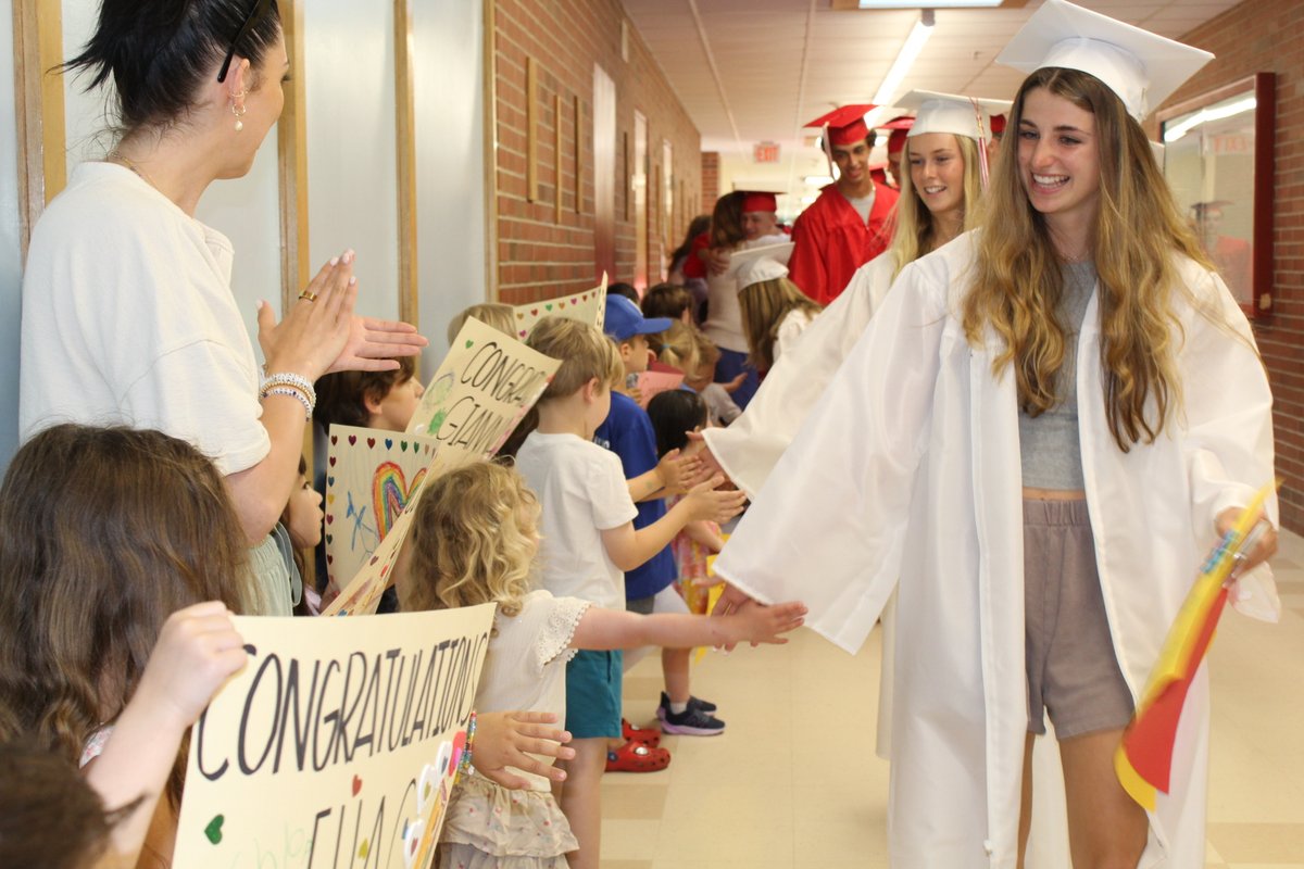 🍎It’s Public Schools Week!

We’re grateful for our educators, staff, students - from first-time Mariners to our graduates - and the families who make Narragansett Schools a vibrant community of learning and growth. Thank you for your support!
#PSW25 #PublicSchoolProud
