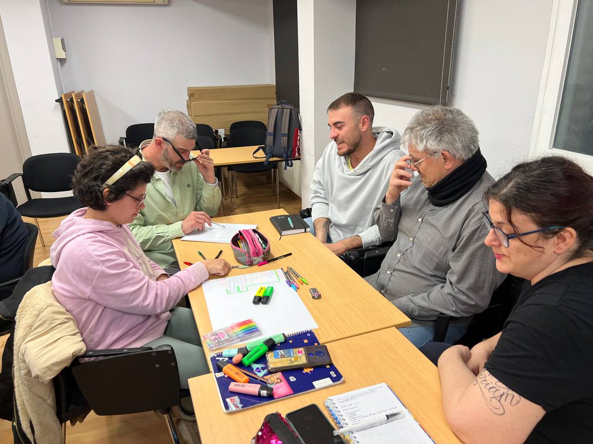 PlenaMadrid's tweet image. 🔛 ¡Nuevo grupo de personas con discapacidad intelectual validadoras de #LecturaFácil en marcha!

📖 Creamos un espacio de trabajo en el que hemos analizado intereses y preocupaciones para mejorar el acceso a la información de todas las personas.

✅ Trabajamos para que el mundo…