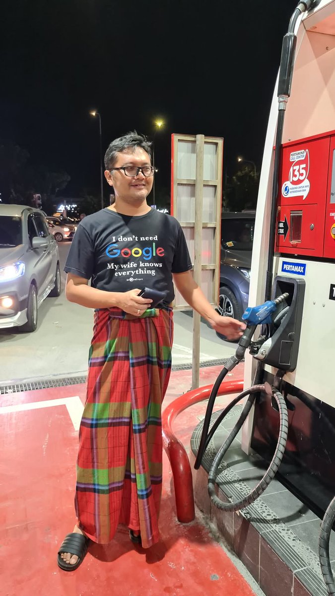 ismailfahmi's tweet photo. Jadi selama ini saya udah patuh ngisi pake Pertamax, ternyata itu Pertalite?

🤬 https://t.co/im3Btrd3H5