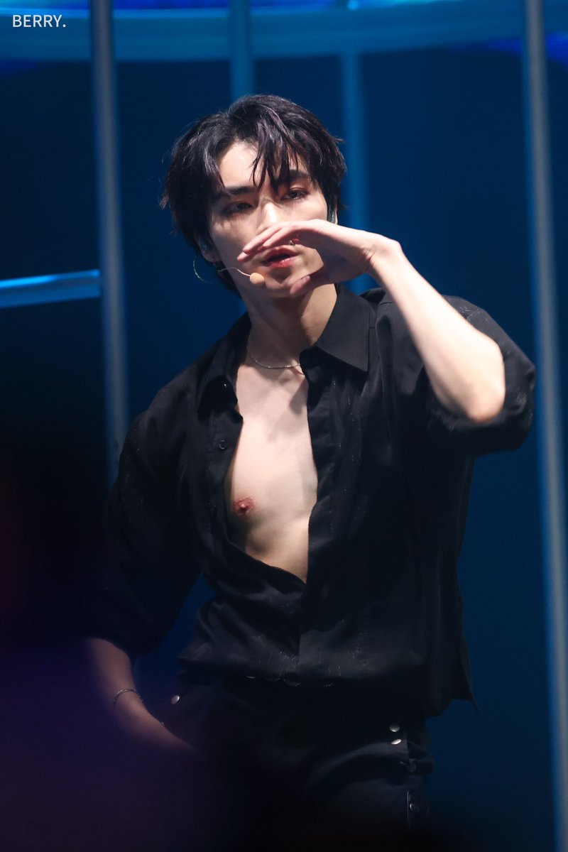 Berry_Berryy8's tweet photo. 😇😇
#샤오쥔 #XIAOJUN #肖俊
#WayV https://t.co/C7d8GF0dJ7