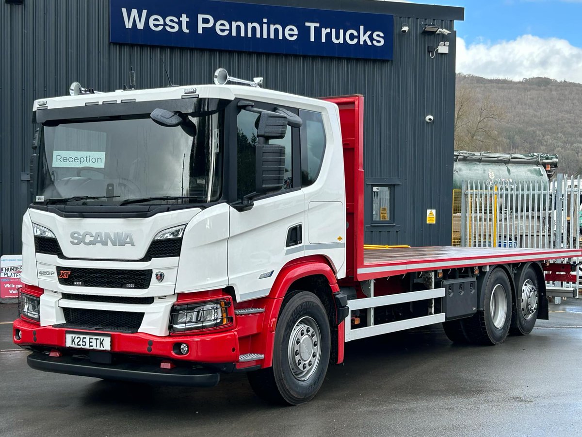 Evans Transport recently received this stunning new <a href="/ScaniaUK/">Scania UK</a>...

It’s a gorgeous 420 P #XT rigid, delivered by our dedicated team at Knighton.

Wishing you many happy miles ahead! 

<a href="/BallyveseyLtd/">Ballyvesey Holdings Ltd</a> #logistics #transport #distribution #haulage #scania