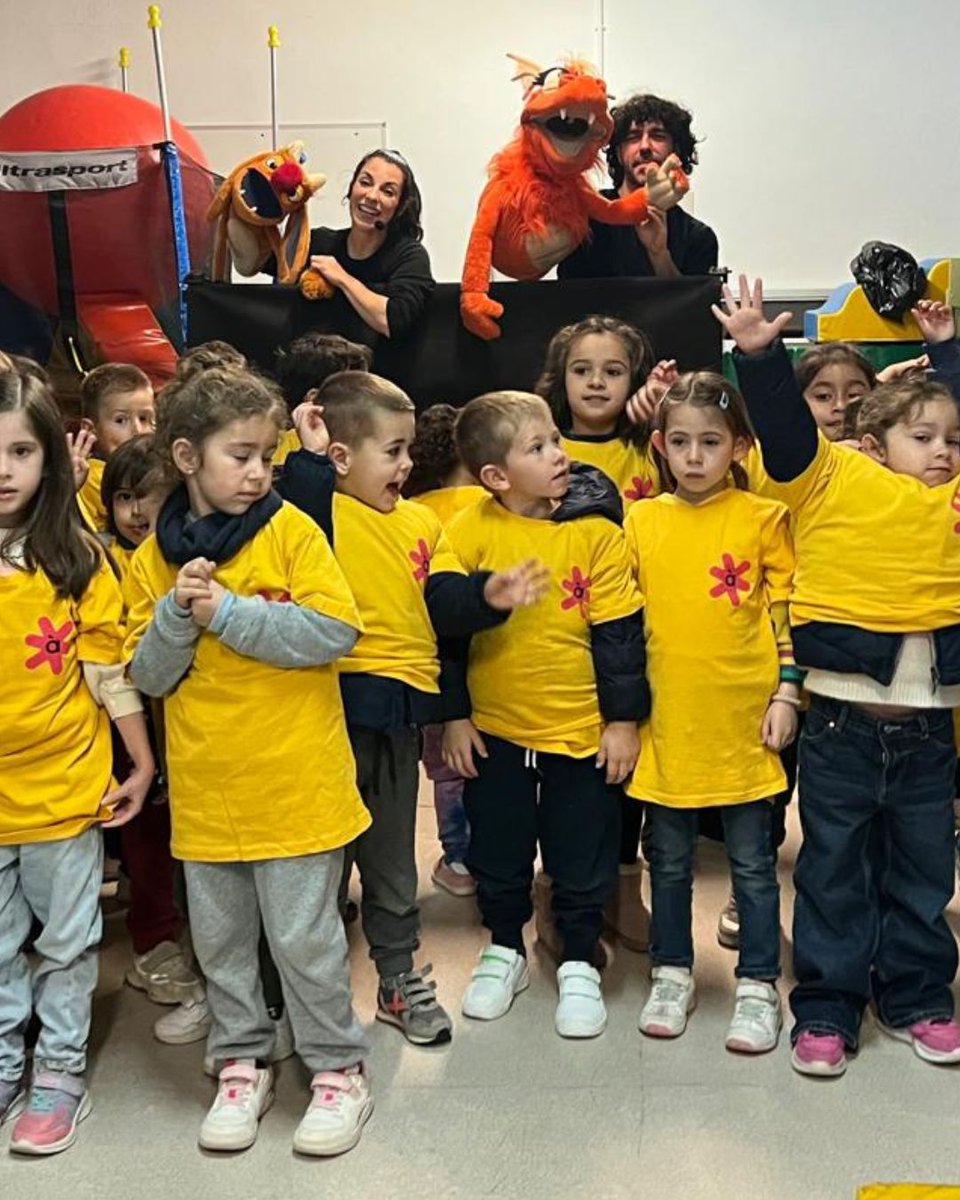 apunt_media's tweet photo. Hui, @lacolladapunt s'ha comboiat a l'escola 🥳!
👻 Les #feretes han eixit del cau i se n'han anat a #Xest i @Ajunt_Paiporta per a acompanyar els xiquets i xiquetes dels CEIP Blasco Ibáñez i Ausiàs March. Han jugat, han ballat i han descobert com espanten #Dragolina i #Butoni!
#LaColla a l'Escola és una iniciativa de La Colla d'#ÀPunt que visita l'alumnat de 27 centres afectats per la #dana des del mes de desembre
#Paiporta