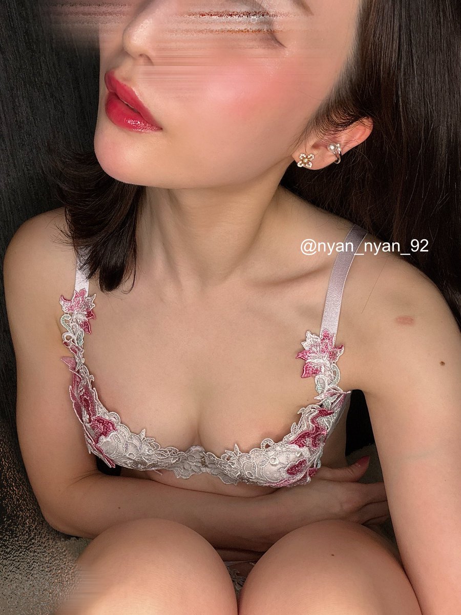 貧乳だけど…
 #実はワイとはセックスしてみたいけど他の人にはバレたくないってひとこっそりいいね